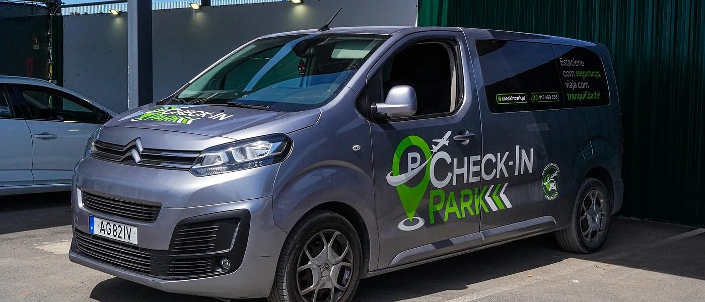 Carrinha do transfer do Check-in Park para o Aeroporto de Lisboa