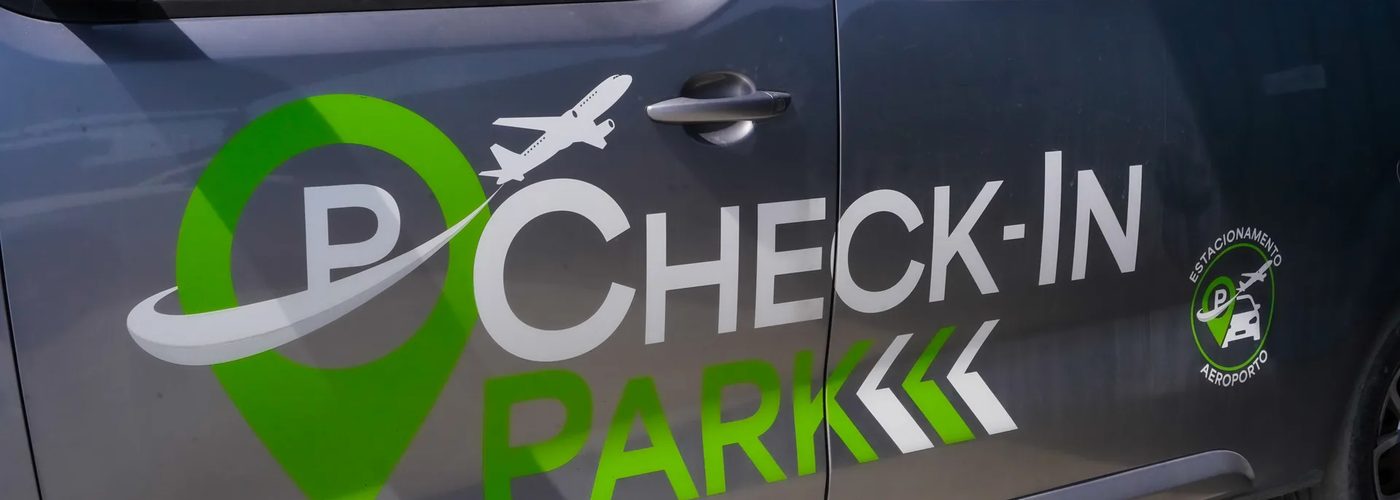 Furgoneta de traslado de Check-in Park, vista lateral